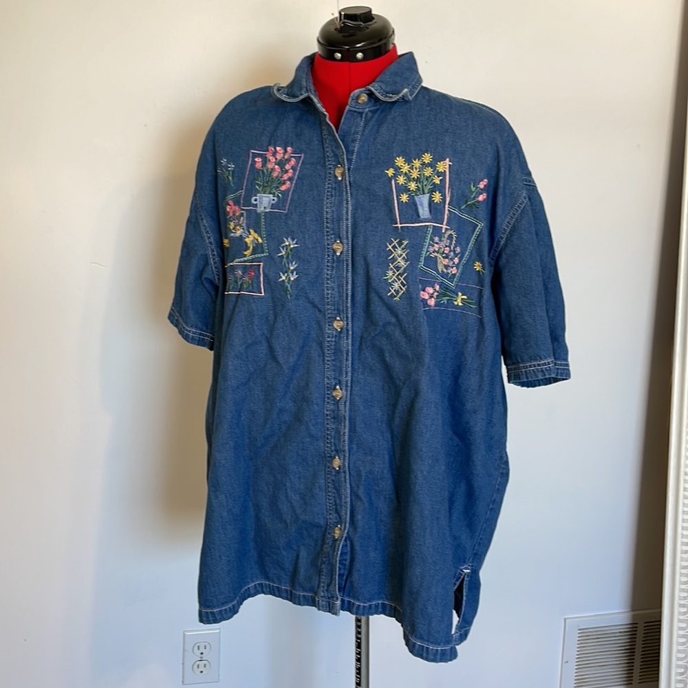 Vintage denim shirt with floral embroidery 90’s
